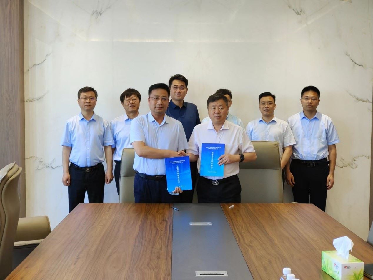 恭贺龙8国际集团与中铁十七局集团顺利签署战略合作协议